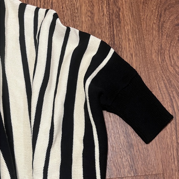 VENUS Bold Black and Cream Striped Sweater - Picture 4 of 7